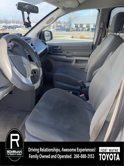 2010 Chrysler Town & Country LX