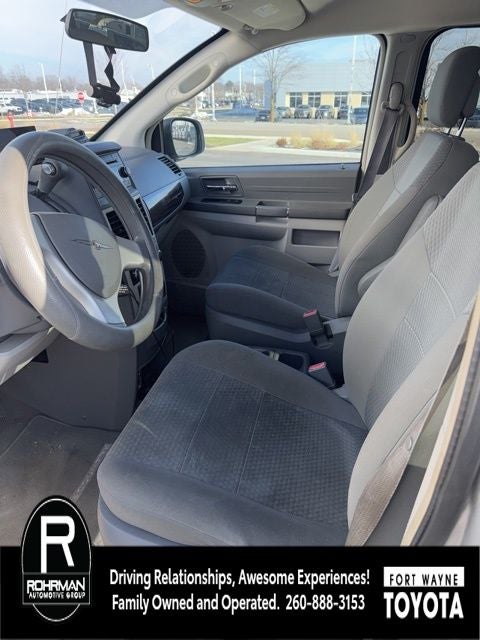 2010 Chrysler Town & Country LX