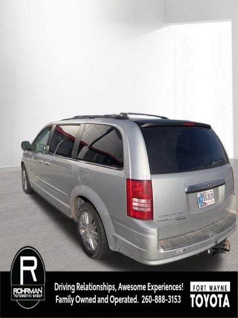 2010 Chrysler Town & Country LX