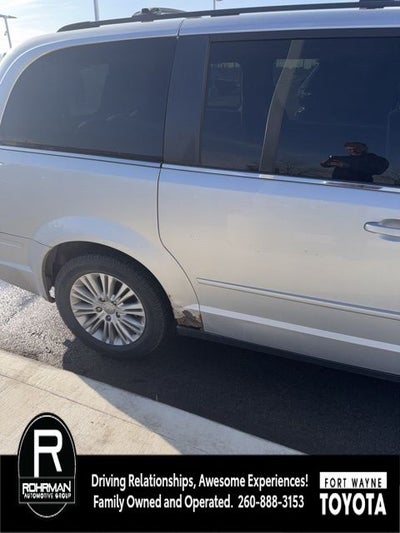 2010 Chrysler Town & Country LX