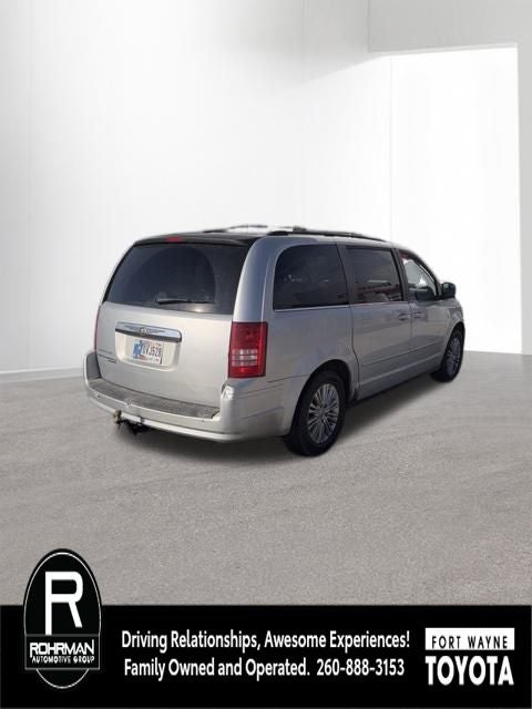 2010 Chrysler Town & Country LX