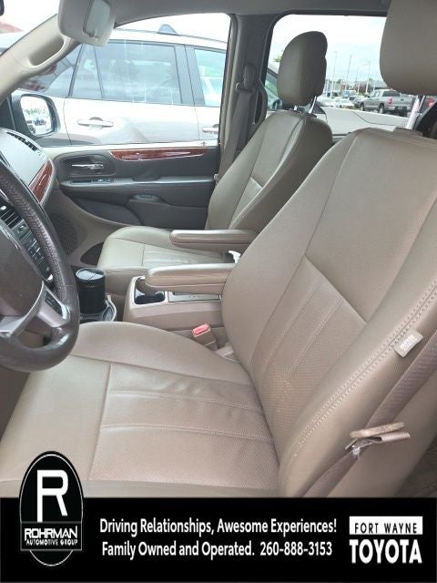 2016 Chrysler Town & Country Touring-L