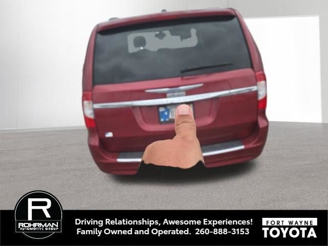 2016 Chrysler Town & Country Touring-L