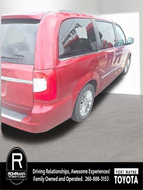 2016 Chrysler Town & Country Touring-L