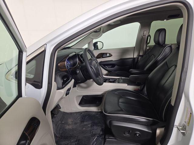 2024 Chrysler Pacifica Limited - Photo 12