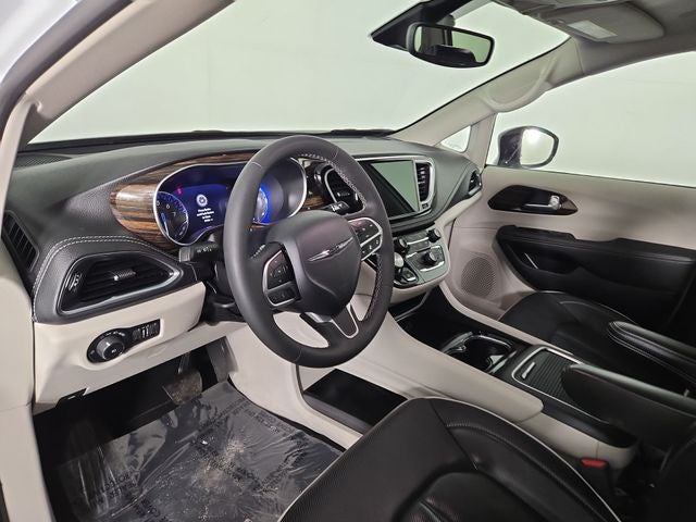 2024 Chrysler Pacifica Limited - Photo 14