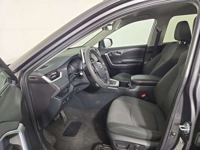 2024 Toyota RAV4 XLE - Photo 12