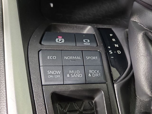 2024 Toyota RAV4 XLE - Photo 25