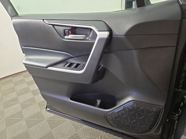 2024 Toyota RAV4 XLE - Photo 29