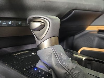 2025 Lexus ES 300h F SPORT Design