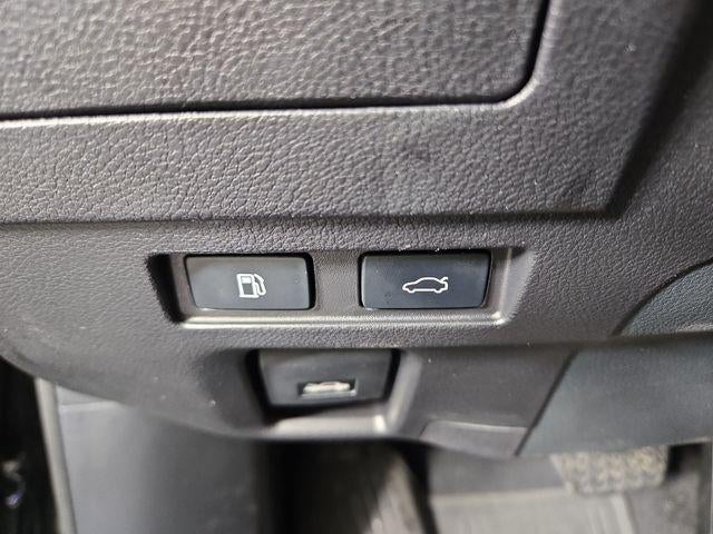 2025 Lexus ES 300h F SPORT Design