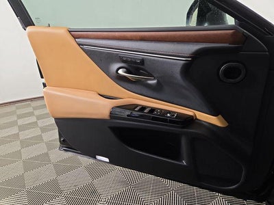 2025 Lexus ES 300h F SPORT Design