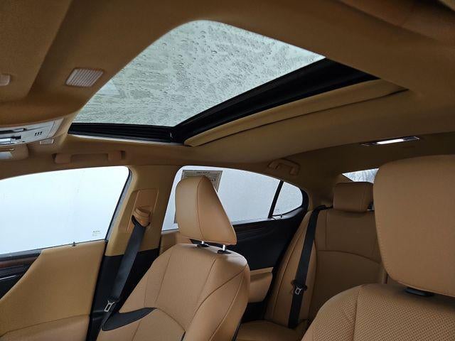 2025 Lexus ES 300h F SPORT Design