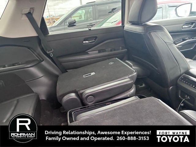 2024 Nissan Pathfinder SL