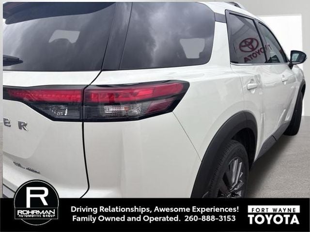 2024 Nissan Pathfinder SL