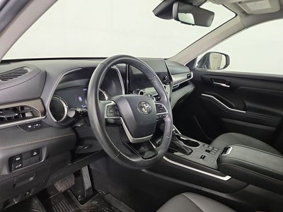 2023 Toyota Highlander Hybrid Bronze Edition