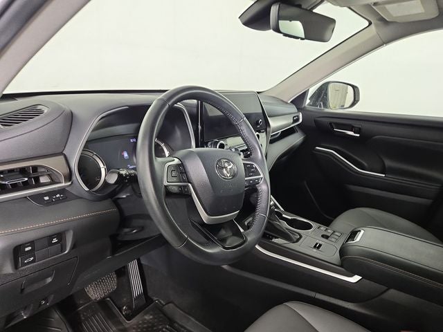 2023 Toyota Highlander Hybrid Bronze Edition