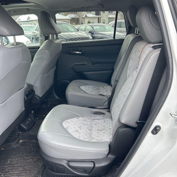 2023 Toyota Highlander Hybrid Bronze Edition