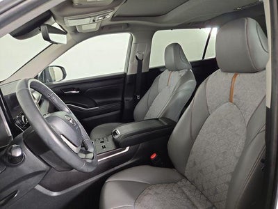 2023 Toyota Highlander Hybrid Bronze Edition