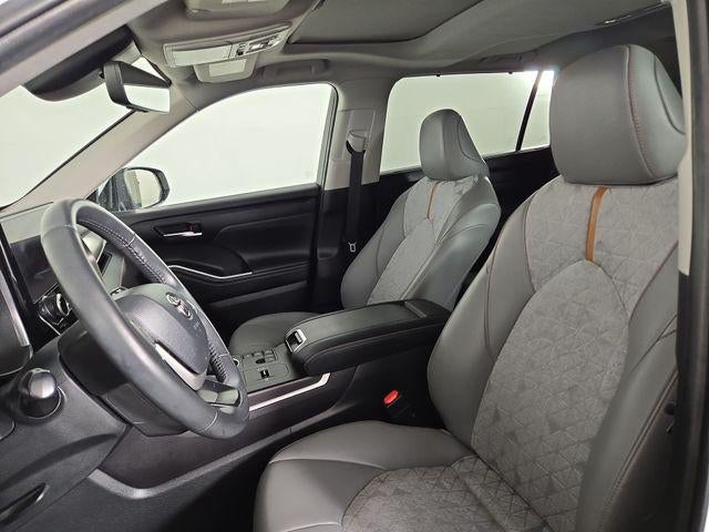 2023 Toyota Highlander Hybrid Bronze Edition