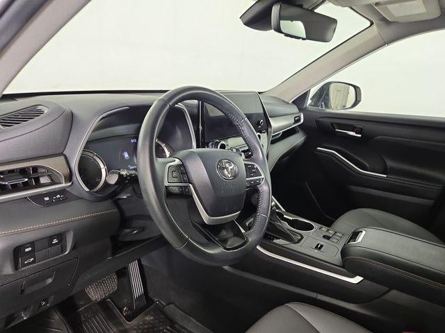 2023 Toyota Highlander Hybrid Bronze Edition
