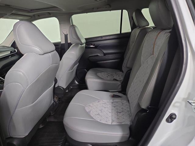 2023 Toyota Highlander Hybrid Bronze Edition