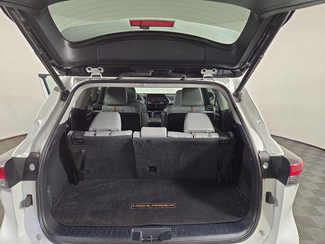 2023 Toyota Highlander Hybrid Bronze Edition