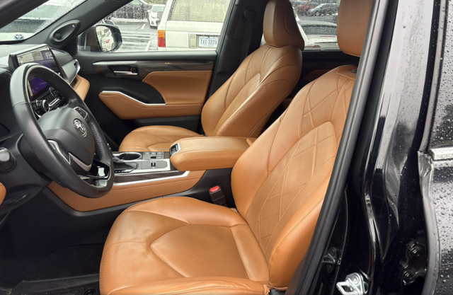 2023 Toyota Highlander Hybrid Platinum