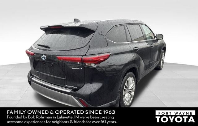 2023 Toyota Highlander Hybrid Platinum