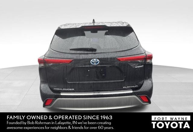 2023 Toyota Highlander Hybrid Platinum