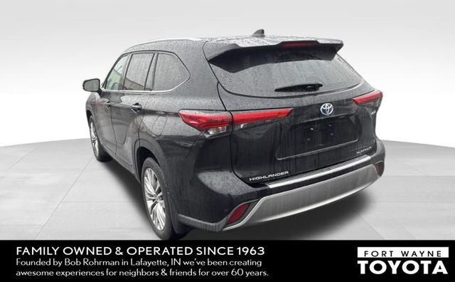2023 Toyota Highlander Hybrid Platinum