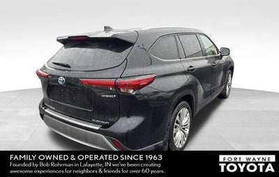 2023 Toyota Highlander Hybrid Platinum