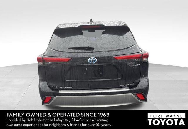 2023 Toyota Highlander Hybrid Platinum