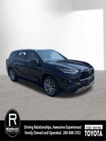 2022 Toyota Highlander Hybrid Platinum