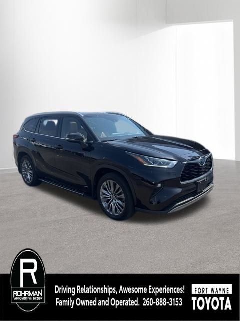 2022 Toyota Highlander Hybrid Platinum