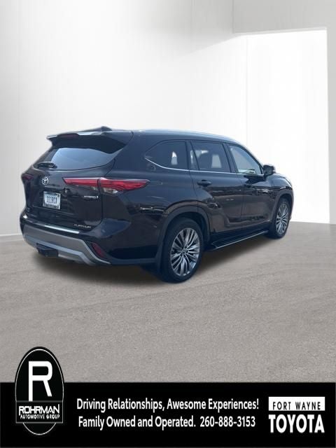 2022 Toyota Highlander Hybrid Platinum