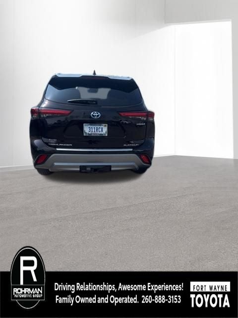 2022 Toyota Highlander Hybrid Platinum