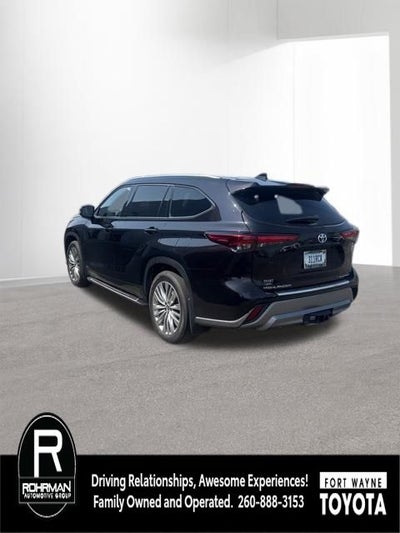 2022 Toyota Highlander Hybrid Platinum