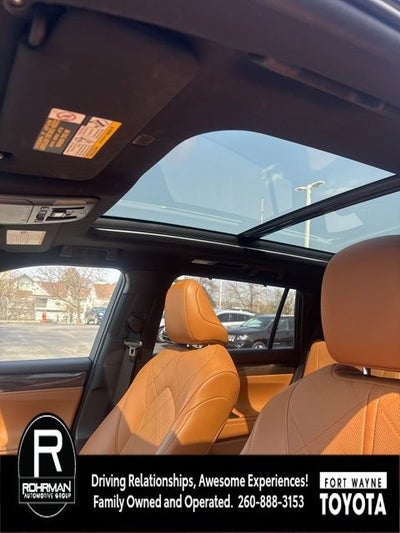 2022 Toyota Highlander Hybrid Platinum