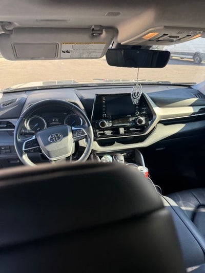 2022 Toyota Highlander Hybrid XLE