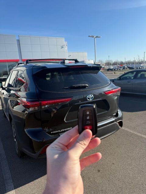 2022 Toyota Highlander Hybrid XLE