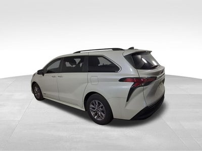 2021 Toyota Sienna XLE 8 Passenger