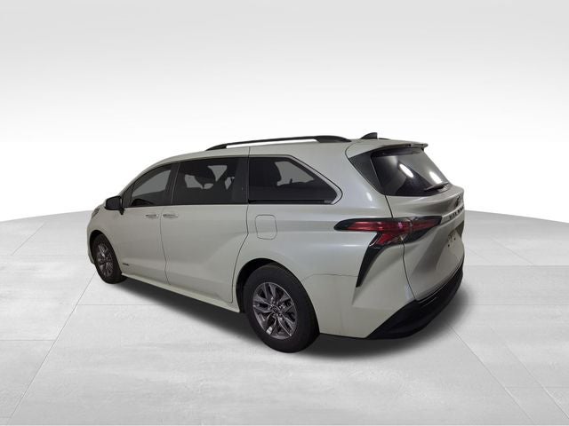 2021 Toyota Sienna XLE 8 Passenger