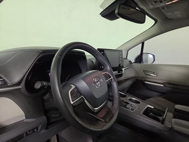2021 Toyota Sienna XLE 8 Passenger