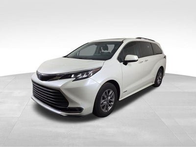 2021 Toyota Sienna XLE 8 Passenger
