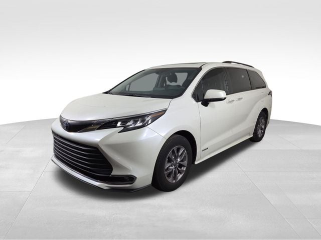 2021 Toyota Sienna XLE 8 Passenger