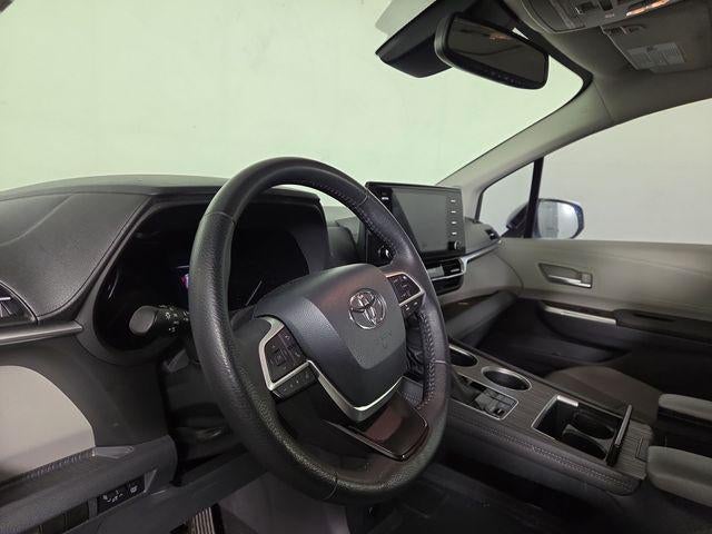 2021 Toyota Sienna XLE 8 Passenger