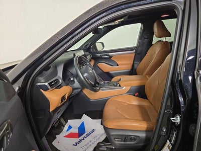 2023 Toyota Highlander Platinum