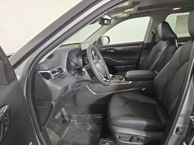 2025 Toyota Highlander Platinum