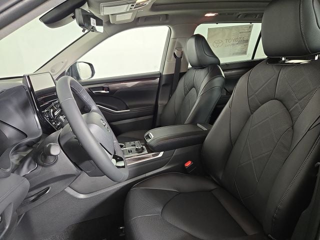 2025 Toyota Highlander Platinum